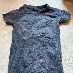 Lululemon athletic top size 2